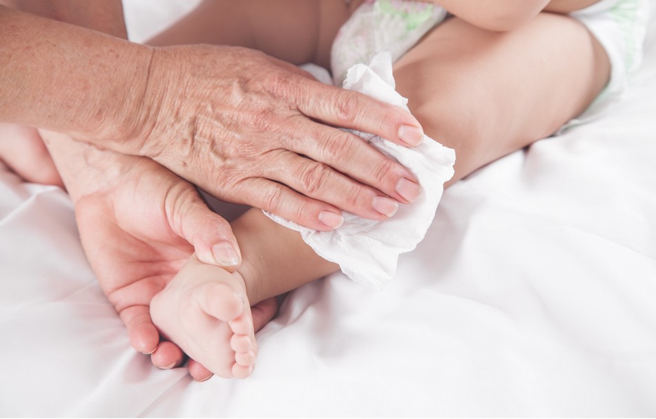 How To Choose The Safest & Best Baby Wipes, Clean + Conscious