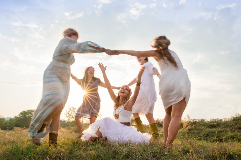 Why Galentine’s Day Should be Celebrated, Clean + Conscious